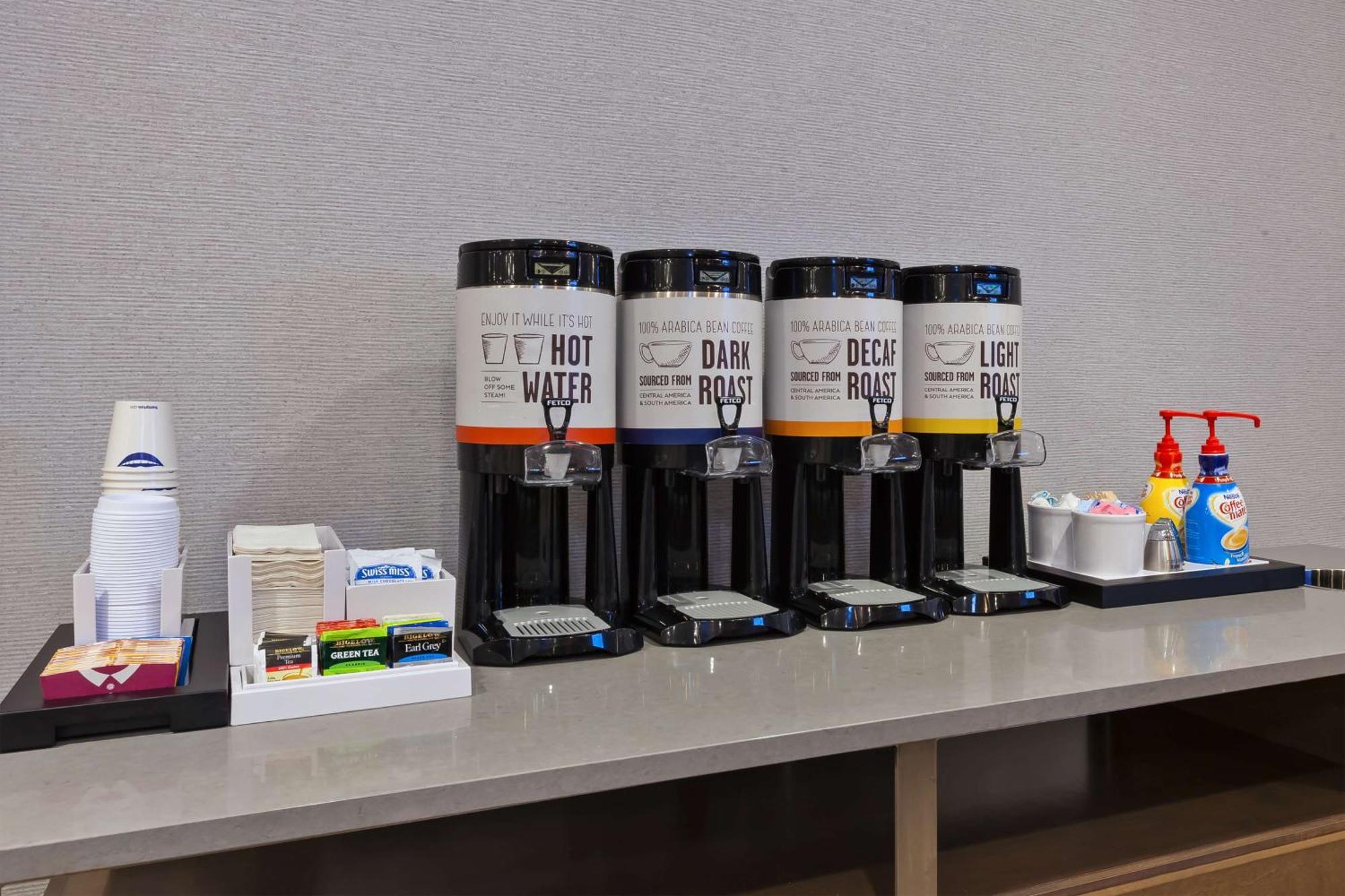 ハンプトン イン ケープ コッド カナル ボーン エクステリア 写真